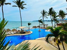 Los Picos Hotel & Suites Bucerias，位于布塞里亚斯的带热水浴缸的酒店