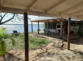 Cabaña frente al rio con quincho