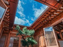 Gyedong Hanok 125