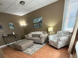 Cozy 2BR Apartment in the Heart of Morgantown WVU