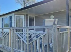Mobil home confortable avec terrasse pour 4 personnes - API-1-52-583