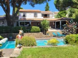 Entre les pins et les oliviers