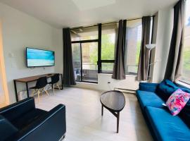 Elegant Bright Quiet & Central Condo in Downtown，位于温哥华的酒店