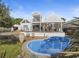 Settlers Cove Poolside Luxury Retreat