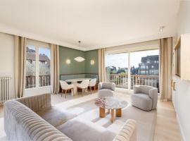 Luxury sea view 3BR-2BA with services in Deauville，位于多维尔的酒店