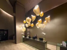 Astoria Plaza