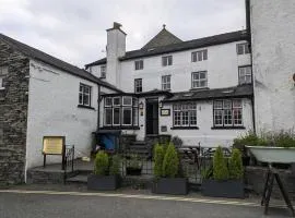 10 Bedroomed former coaching Inn