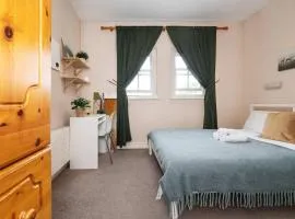 Compact Ensuite Room In Heart Of Georgian Dublin