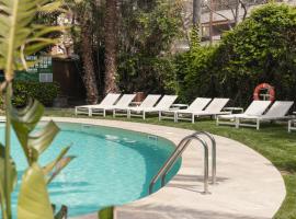 Mònica Hotel，位于坎布里尔斯的酒店