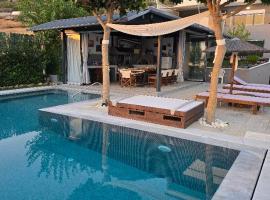 Stergiou Luxury Apartments με κοινη πισινα，位于萨罗尼扎的酒店