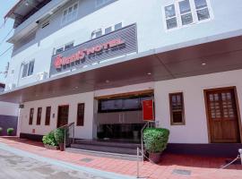 Queens Hotel，位于科泽科德科泽科德国际机场 - CCJ附近的酒店