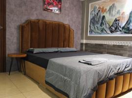 Homestay Phuc An A2-G08，位于&ETH;ức H&ograve;a的带停车场的酒店