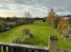 Private Countryside Annexe with Exclusive Wood Burner, Outdoor Hot Shower & Views