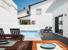 Valadares Pool Villa，位于克洛伊奥斯的酒店