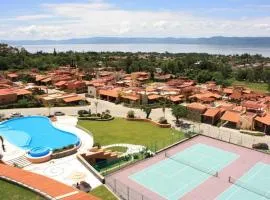 ANANA El Dorado 305 | Pool & Lake Views