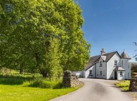 Loch Tay, Estate House with Panoramic Vistas