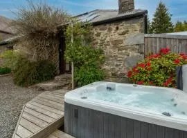 Loch Tay Bothy Cottage with Hot Tub