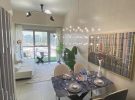 Playful 1BR With Magnificant Bayview Garden View Near Okada Solaire Aiports with Free Parking，位于马尼拉的度假村