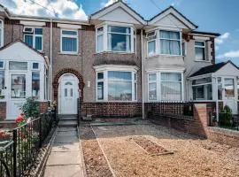 4 Bedroom House - Sleeps 7 - with Unli WiFi - Bathtub - 93HRC