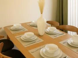 Entire Stylish 2-Bedroom Townhouse, Beach & Disney