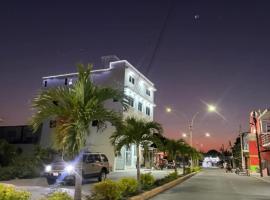 San Roman Hotel Inn，位于特科卢特拉的酒店