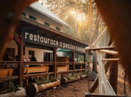 Penzion a Restaurace Kamínek，位于多克西的酒店