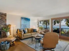 Whale Watching & Mtn ViewsHot TubCovered Deck