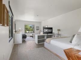 Hotel Circulo，位于查尔斯顿查尔斯顿机场 - CHS附近的酒店