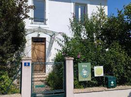 Maison Contemporaine avec Grand Jardin, Proche Moselle et Nancy, Idéale pour Pêche et Loisirs - FR-1-584-46，位于Virecourt的酒店