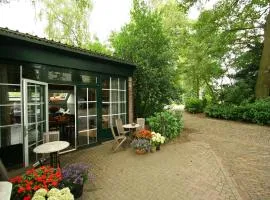 Farmhouse in Reest Valley with Sauna & Hot Tub