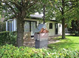 Uden Chalet with Scenic Terrace，位于乌登的酒店