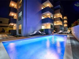 阳光尼科利娜公寓，位于比比涅的海滩酒店