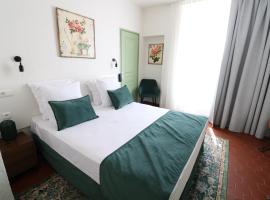 La Villa Roseraie , Hôtel Familial OUVERT TOUTE L'ANNEE，位于旺斯的酒店