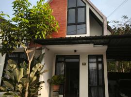AdiBerlianohomestay，位于Jarakan的酒店