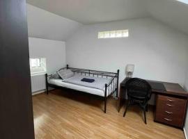 monteur-zimmer，位于迪林根安得萨尔的酒店