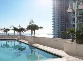 Amazing unit location with amenities & parking