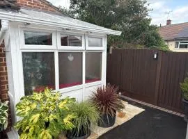 16 BENTLEY ROAD - Uttoxeter, ENTIRE HOLIDAY HOME, COSY ACCOMMODATION