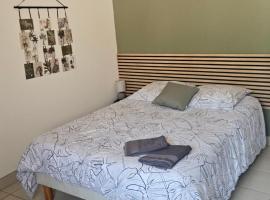 Logement au calme, avec vue dégagée，位于Ardoix的酒店