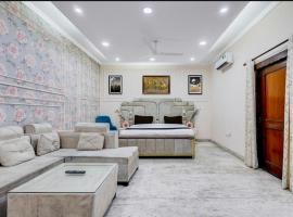 Hotel The Arrow Paschim Vihar，位于新德里的尊贵型酒店