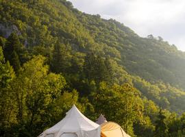 Glamping Gozdna Jasa，位于博维茨的豪华帐篷