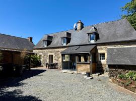maison bretonne,gîte de keranglaz，位于Ploubezre的酒店