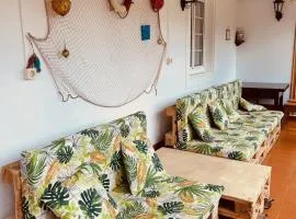 Beachfront Surf & Holiday House, Charming & Quiet