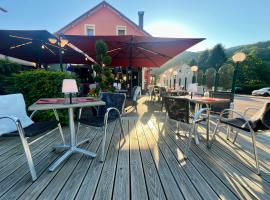 LOGIS HÔTEL, CHALETS et RESTAURANT LES CHATELMINÉS，位于拉布雷斯的酒店