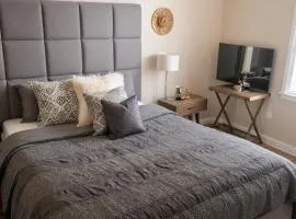Beautiful home in Valrico with HEATED POOL & SPA -HOT TUB
