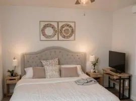 Cozy room with HEATED POOL & SPA -HOT TUB