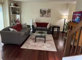 8 mins to Dulles Airport Suite