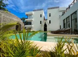 Tropical Escape in a Cozy Studio Paam Cheel