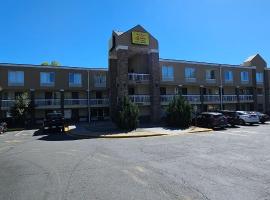 Studios & Suites 4 Less Charlotte，位于夏洛特道格拉斯国际机场 - CLT附近的酒店