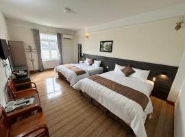 Khách sạn Long An - HOTEL，位于Trí Phú的酒店