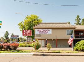 Rose City Inn & Suites，位于Oak Grove的酒店